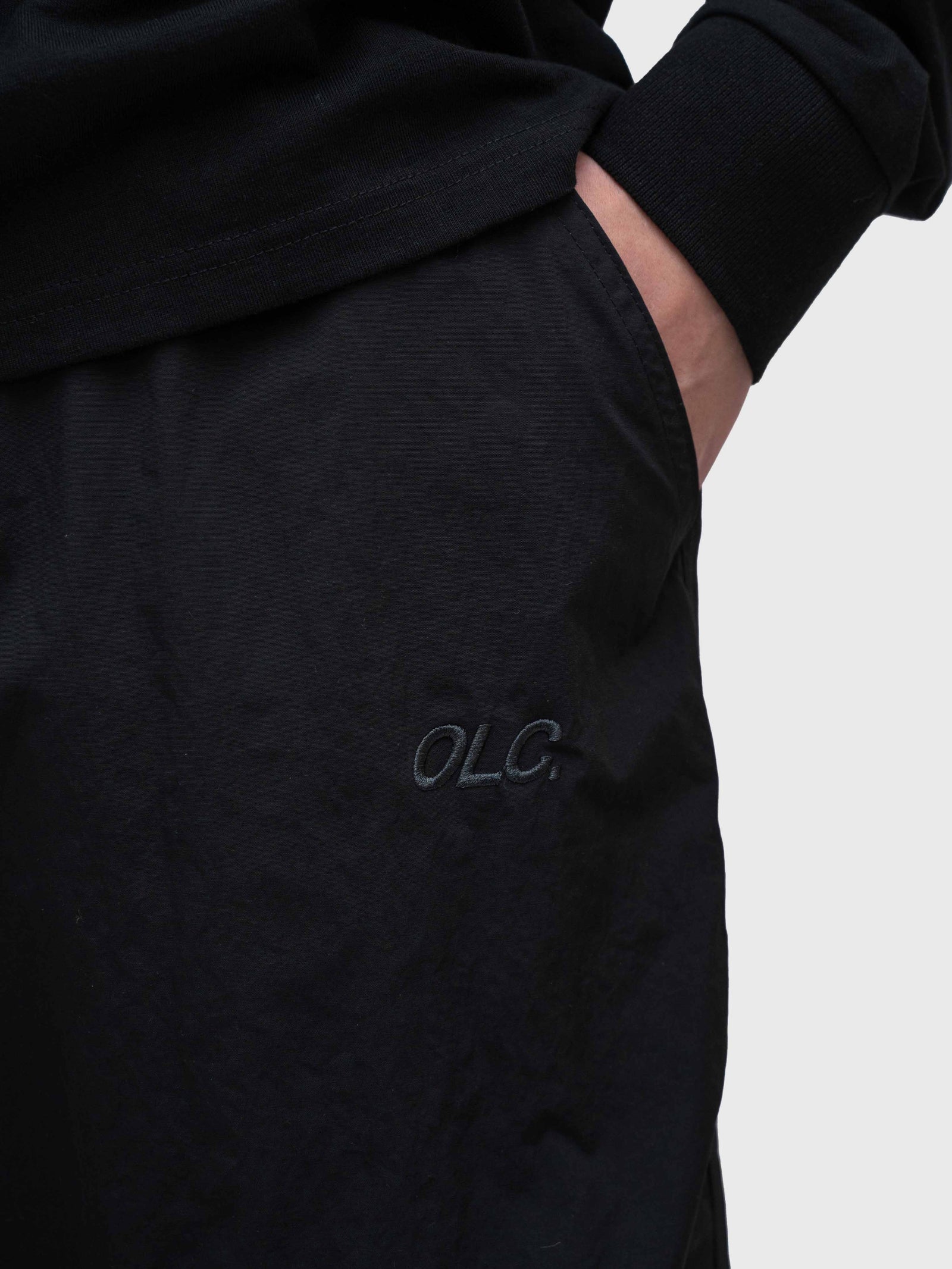 AW Parachute Pants - Black/Reflective